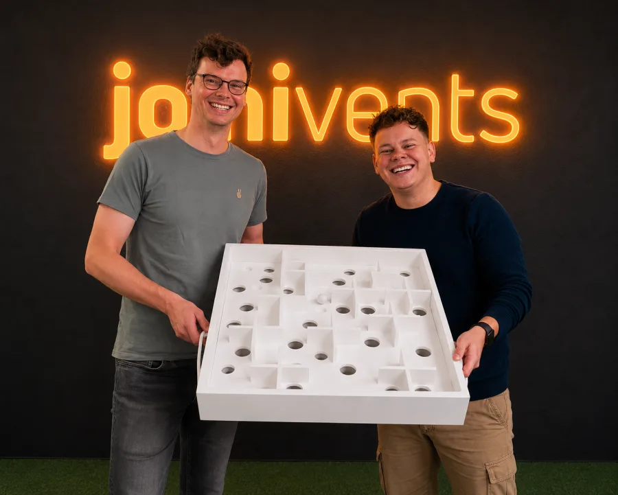 Johannes und Nico mit einem ihrer Show-Module